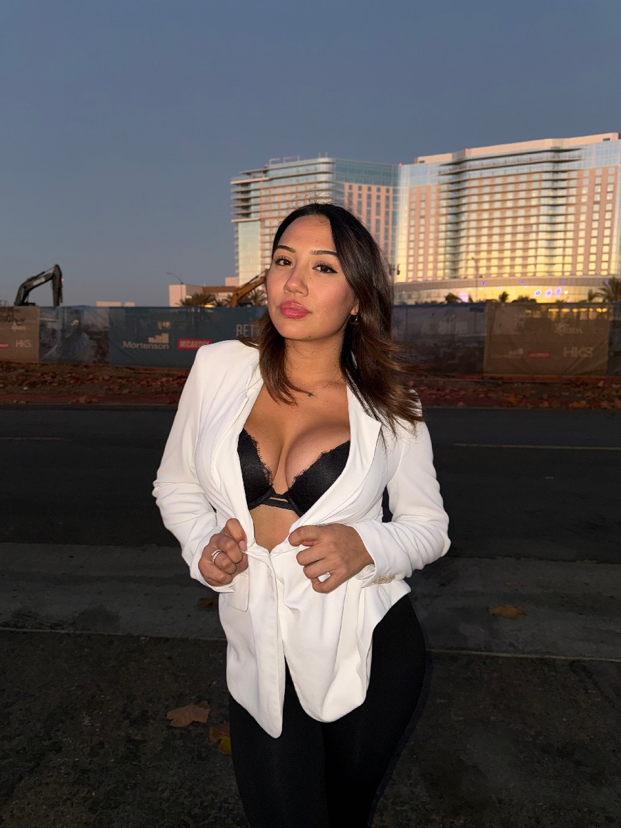 Take a pause and enjoy Ali Cruz — streaming from Jabalpur