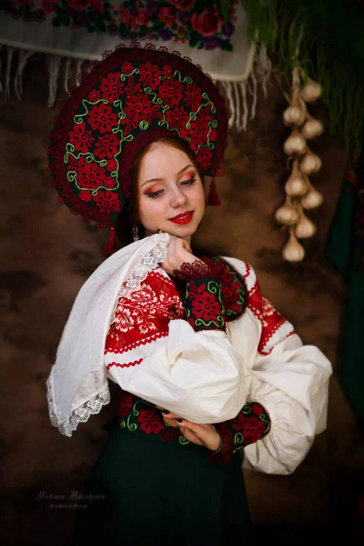 Women in Slavic costumes underwear in Jabalpur