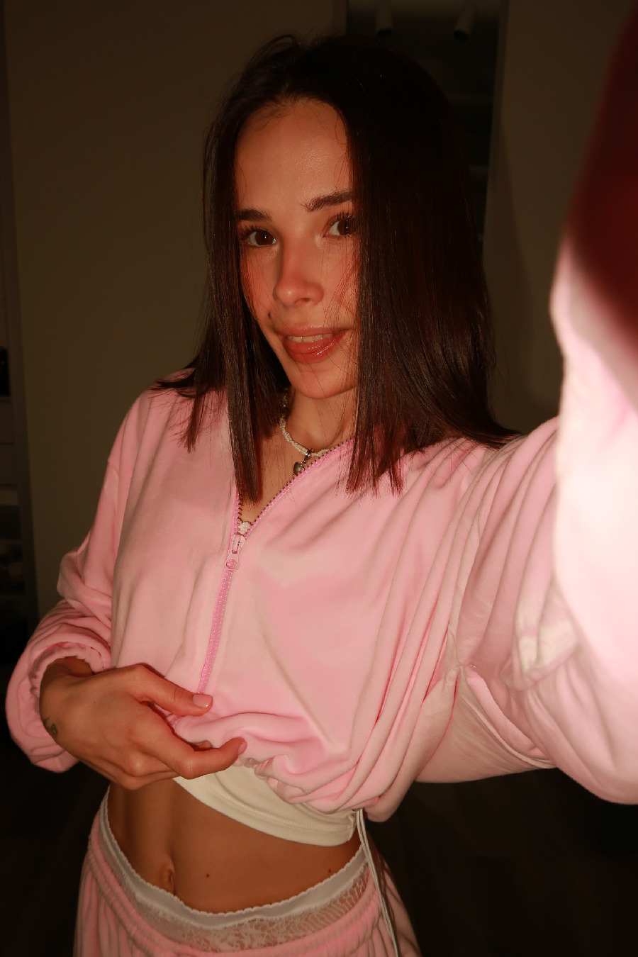 Tina brings the glow — live moments in Jabalpur